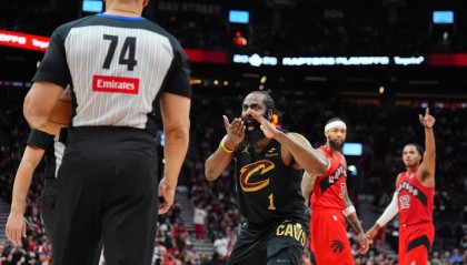体育赛事-塔图姆轰30+11+7仍无缘日最佳，抱歉，文班打破NBA尘封22年的纪录