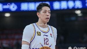 攻防建树！沈梓捷6投4中&amp;罚球4中4 得到12分8板1断1帽