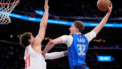 Kaiyun 开云体育官网-拒逆转！伦纳德34+4，弗拉格25+9，NBA纪录诞生，此战诞生4个事实