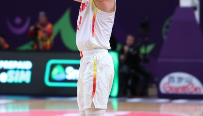 媒体人：中国男篮首发调整一下吧 把不得分的球员放到替补找状态